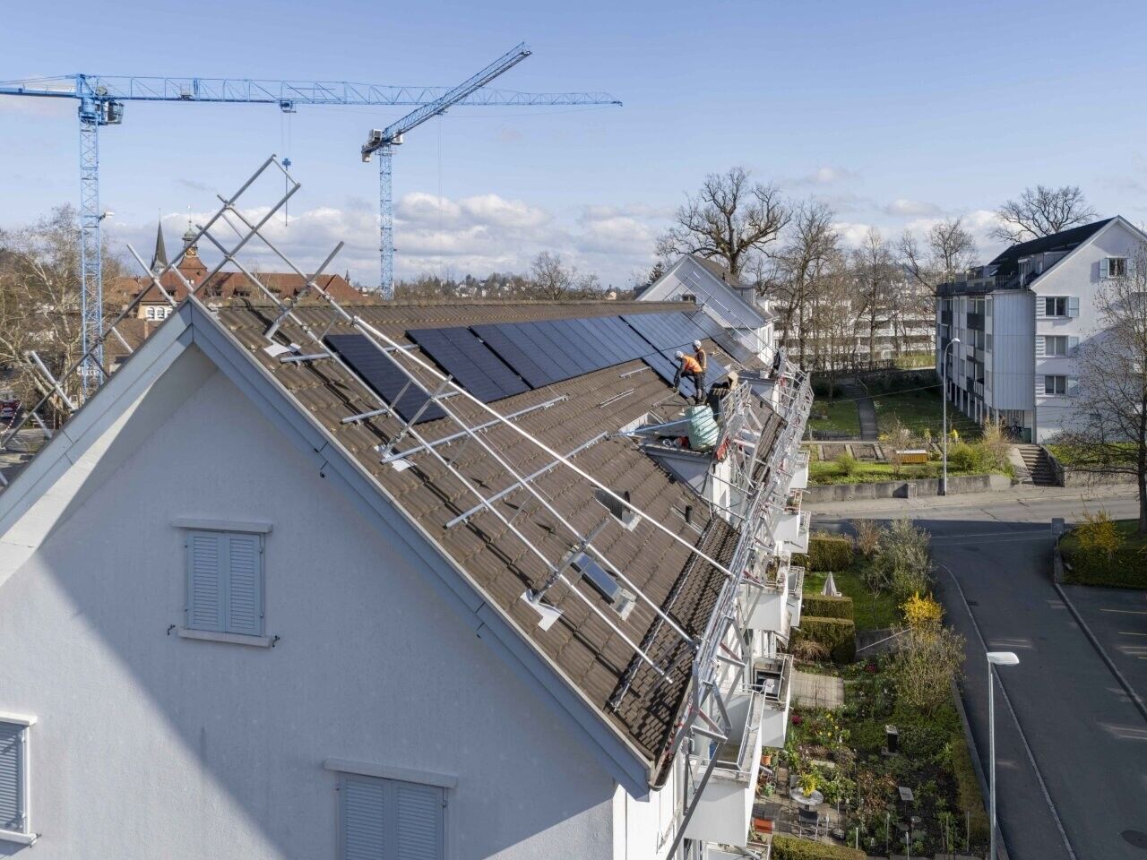 Sicherheit bei Dacharbeiten im Fokus